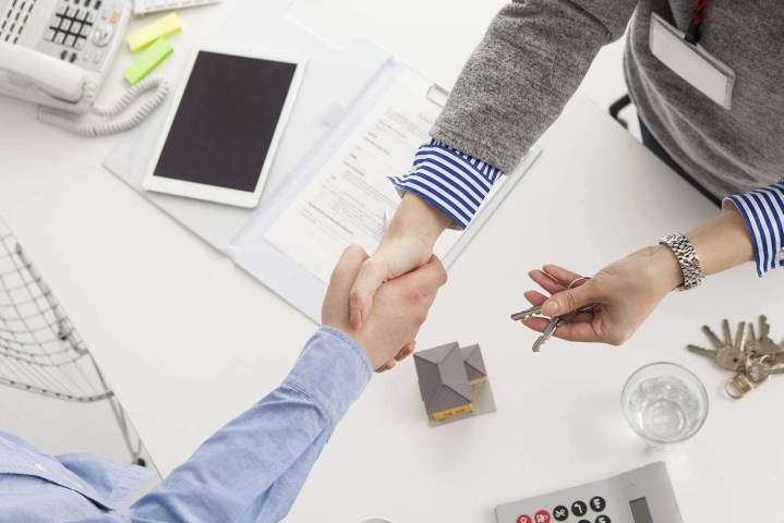 Signature de contrat de déménagement Villefontaine